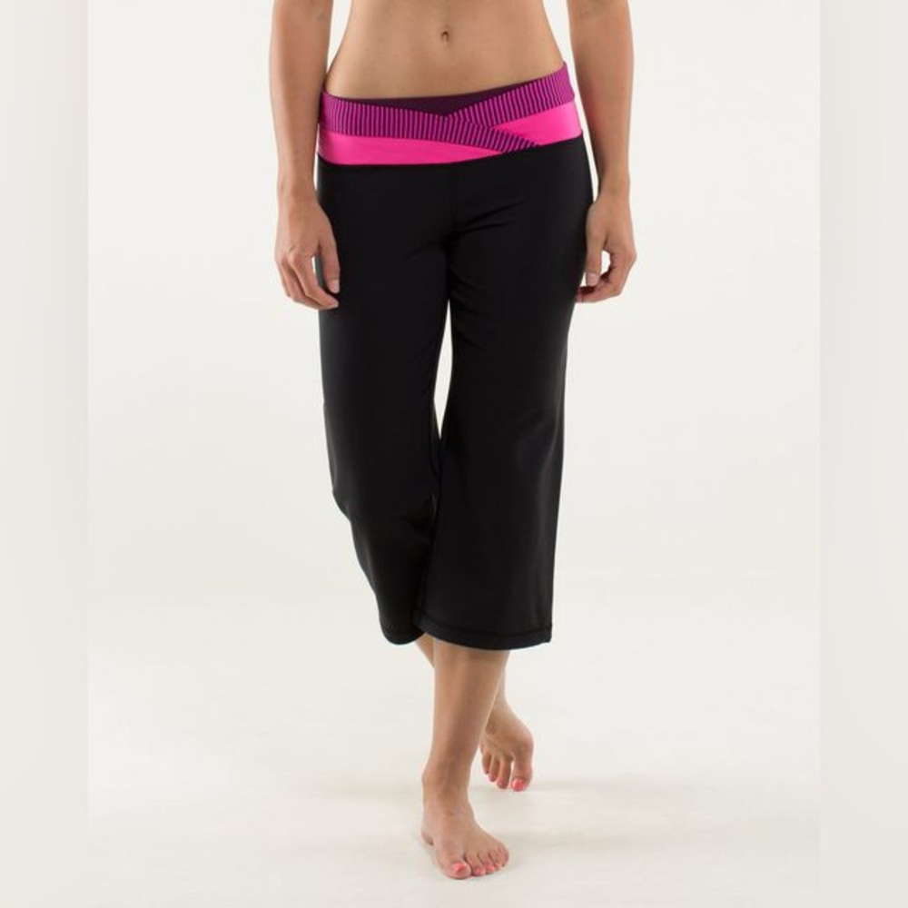 Lululemon Dharana Crop Black / Hyper Stripe Raspberry Glo Light / Plum